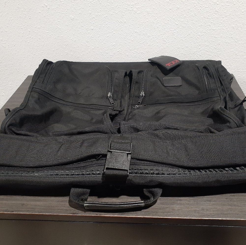 Tumi Black Nylon BiFold Garment Bag Gem